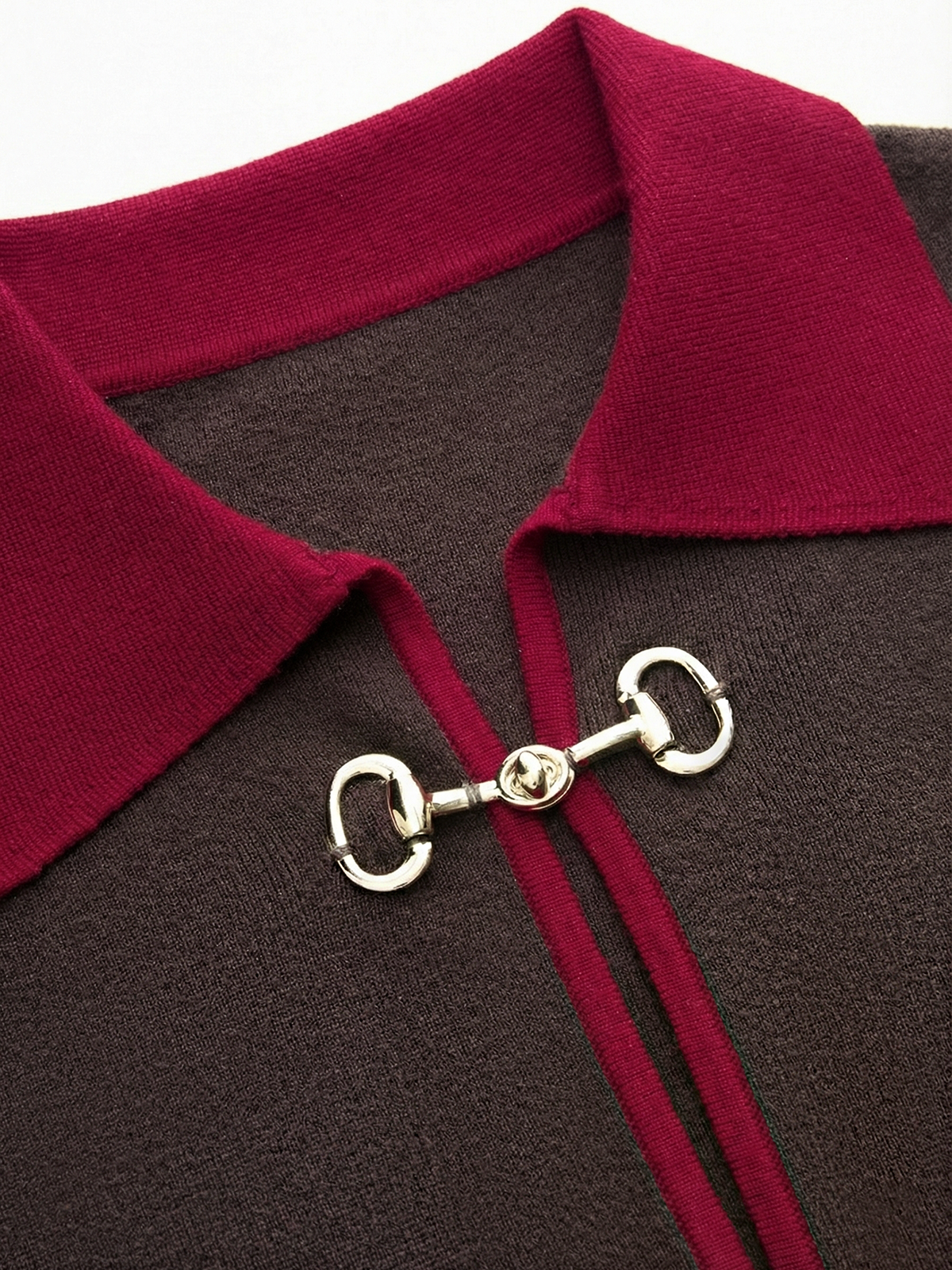 Contrast Collar Horsebit Knit Sleeveless Top
