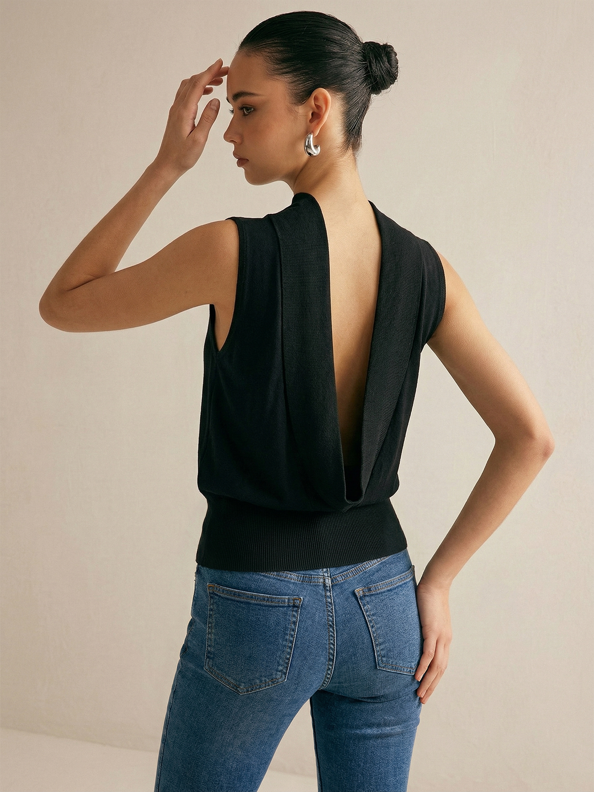 Backless Sleeveless Knit Top